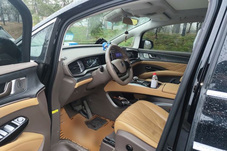 Used Denza D9 2022 DM-i 1040 Prestige Model