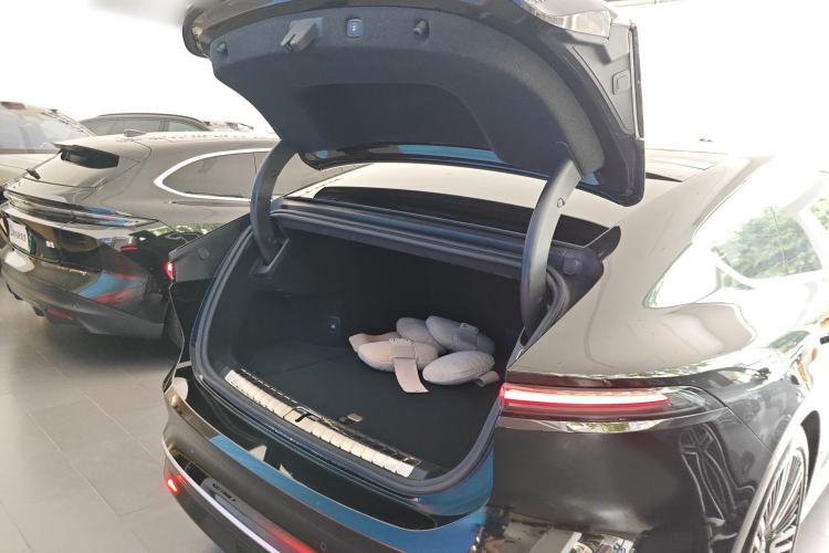 Used Nio ET9 2025 100kWh Signature Edition Trunk