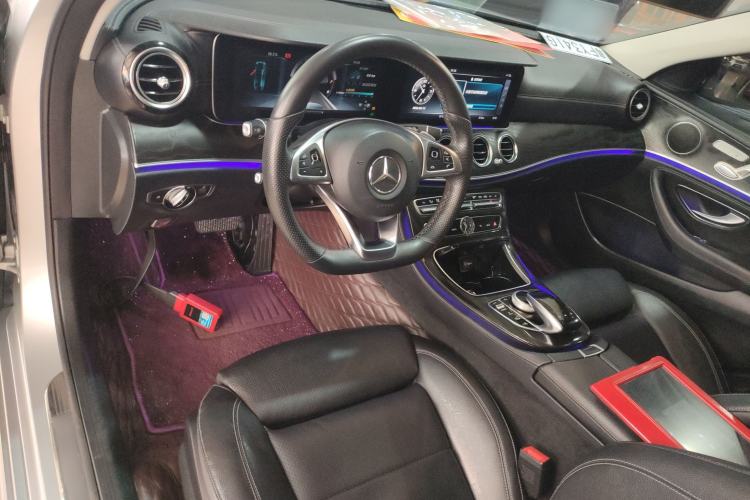 Used Mercedes-Benz E-Class 2017 E 200 L Sport 4MATIC Center Console