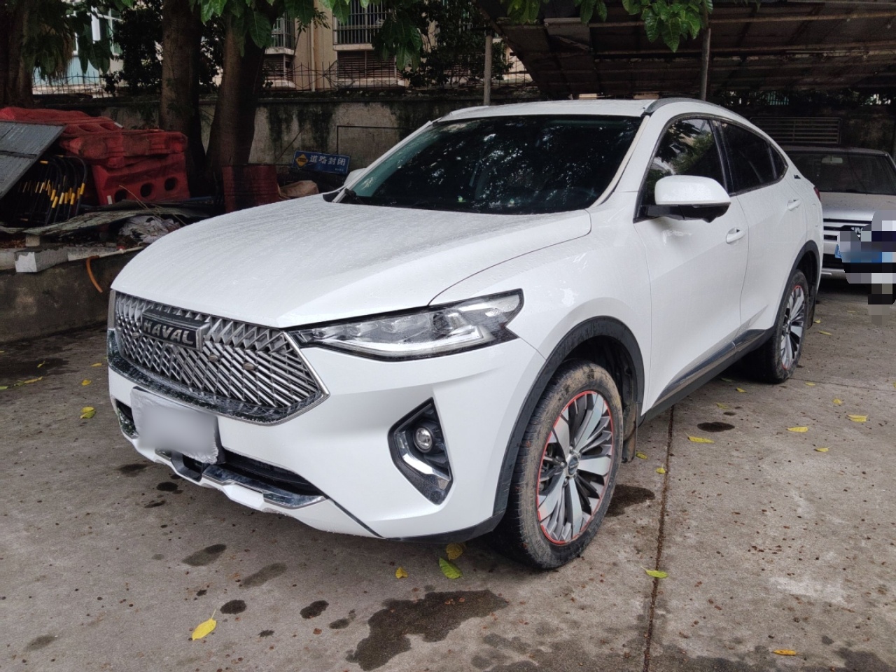 Под передней частью автомобиля