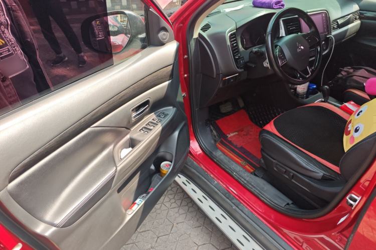 Used Mitsubishi Outlander 2016 2.4L 4x4 Elite Edition 5 Seats Driver Seat