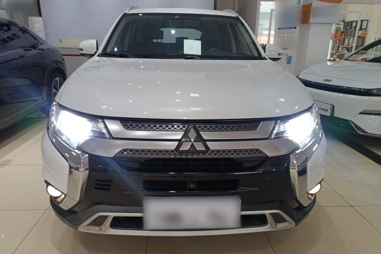 Used Mitsubishi Outlander 2019 2.0L Two-Wheel Drive Comfort Edition 7-Seater China VI Standard