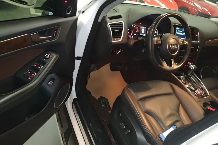 Used Audi Q5 2017 Plus 40 TFSI Comfort Model Driver Seat