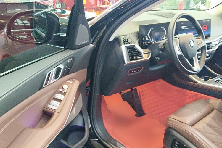 Used BMW X7 2024 xDrive40i Luxury Package – Leading Model
