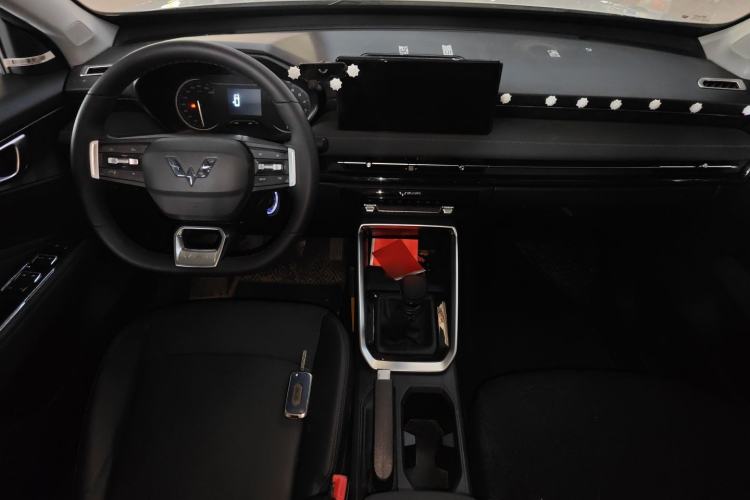 Used Wuling Alvez 2022 1.5L Manual Comfort Version Center Console