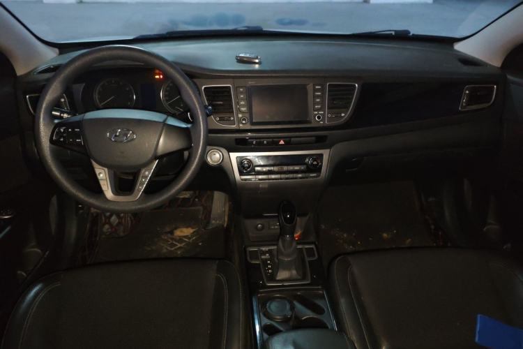 Used Hyundai Mistra 2016 1.8L Automatic Smart GLS Center Console