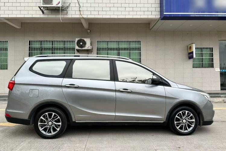 Used Baojun 730 2017 1.5T Manual Fashion Version 7 Seats China V Emission Standard
