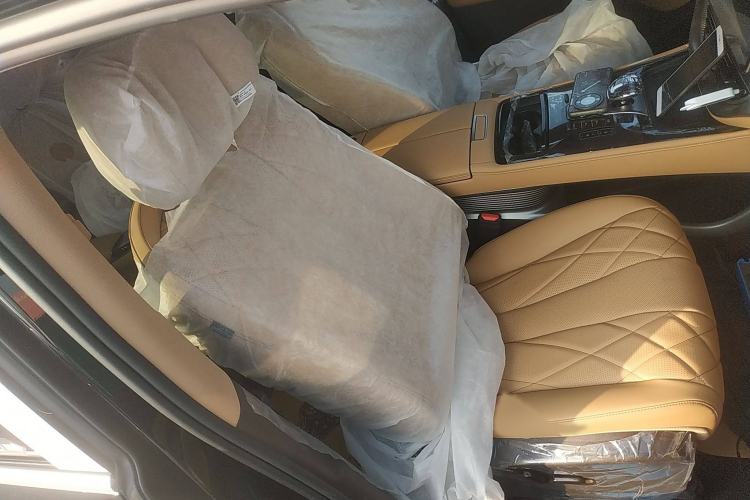 Used Denza D9 2025 Model DM-i Four-Wheel Drive Prestige Edition
