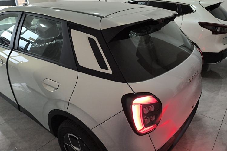 Used AION UT 2025 330 Starlight Edition Exterior 2