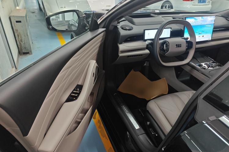 Used Geely Galaxy Galaxy 8 2025 130km EM-i Flagship Edition
