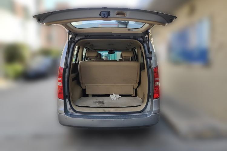 Used Hyundai H-1 Starex 2011 2.4L Luxury Edition Trunk