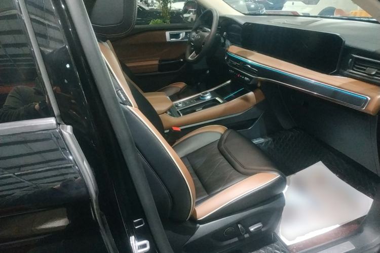 Used Ford Explorer 2023 EcoBoost 285 Four-Wheel Drive Titanium Edition 6 Seats