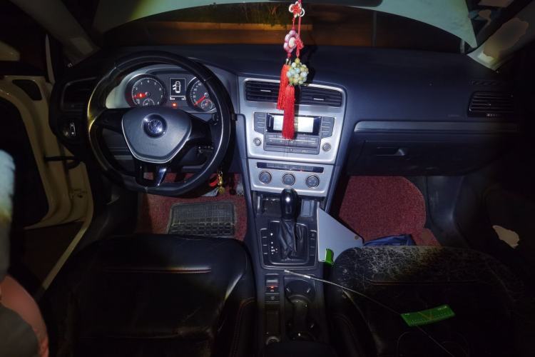 Used Volkswagen Golf 2014 1.6L Automatic Comfort Model Center Console