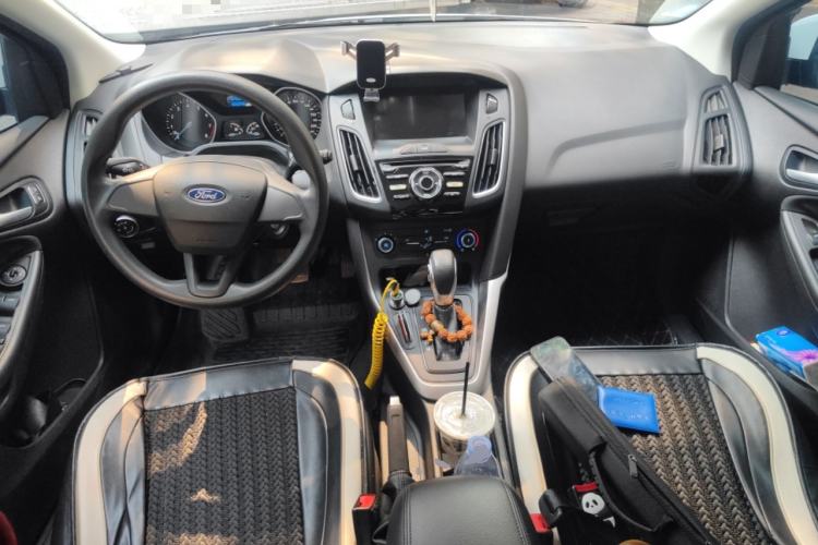 Used Ford Focus 2018 Hatchback Classic 1.6L Automatic Comfort Plus SmartDrive Edition Center Console