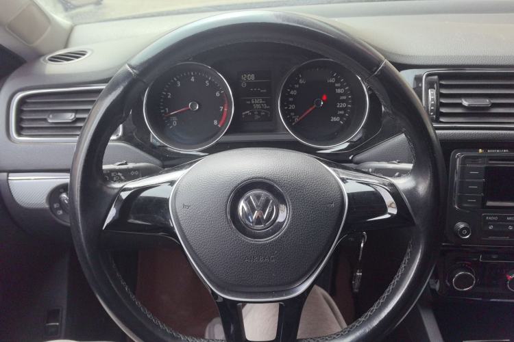 Used Volkswagen Sagitar 2015 1.6L Manual Comfort Model