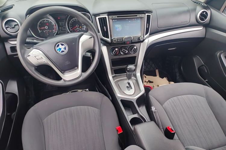 Used Venucia T70 2015 2.0L CVT Smart Choice Edition
