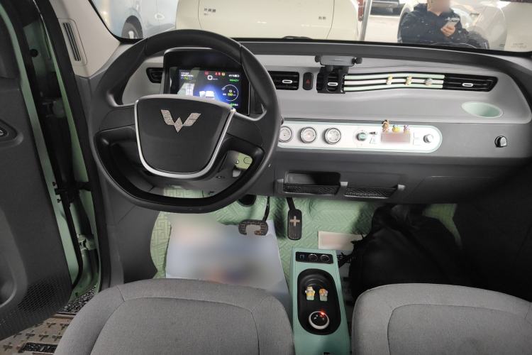 Used Wuling Hongguang MINIEV 2022 Macaron Premium Model – Lithium Iron Phosphate Center Console