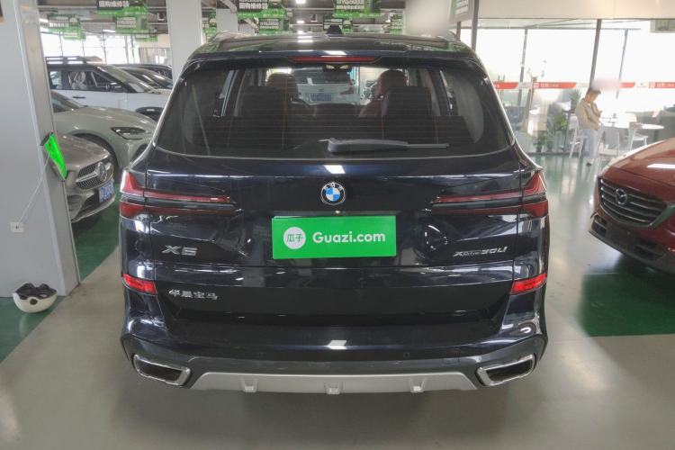 Used BMW X5 2023 xDrive 30Li Luxury M Sport Package
