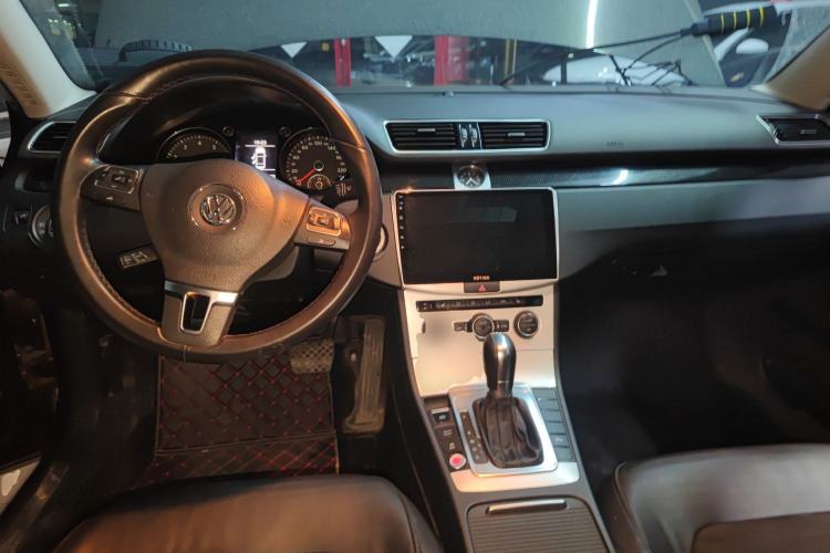 Used Volkswagen Magotan 2016 1.8TSI Luxury Comfort Model Center Console