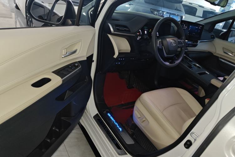 Used Toyota Sienna 2021 2.5L Hybrid Premium Edition
