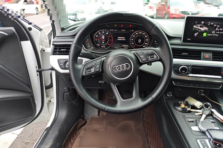 Used Audi A4L 2019 40 TFSI Fashion Edition China VI Emission Standard Steering Wheel