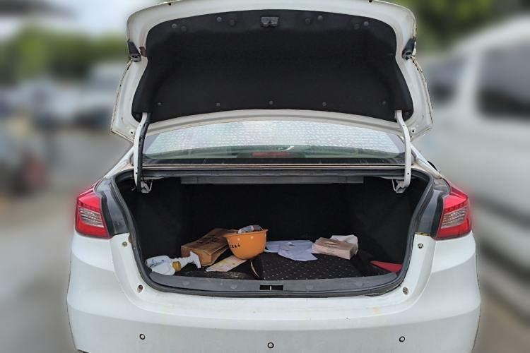 Used Zotye Z500 2015 1.5T CVT Luxury Model Trunk