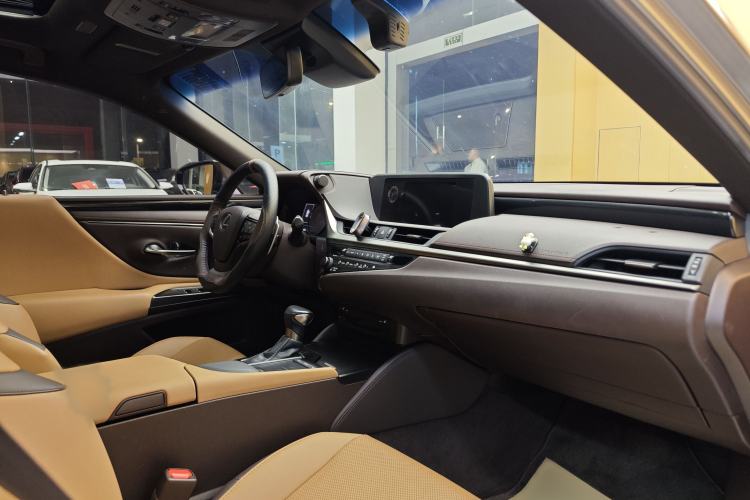 Used Lexus ES 2020 200 Excellence Edition
