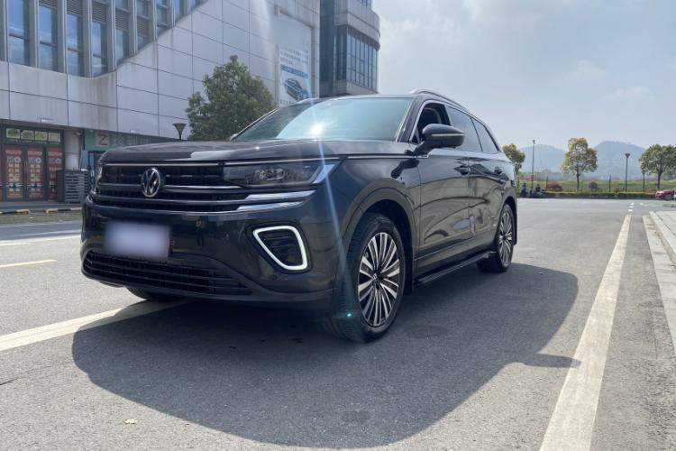 Used Volkswagen Tavendor 2023 330TSI Luxury Touring Edition