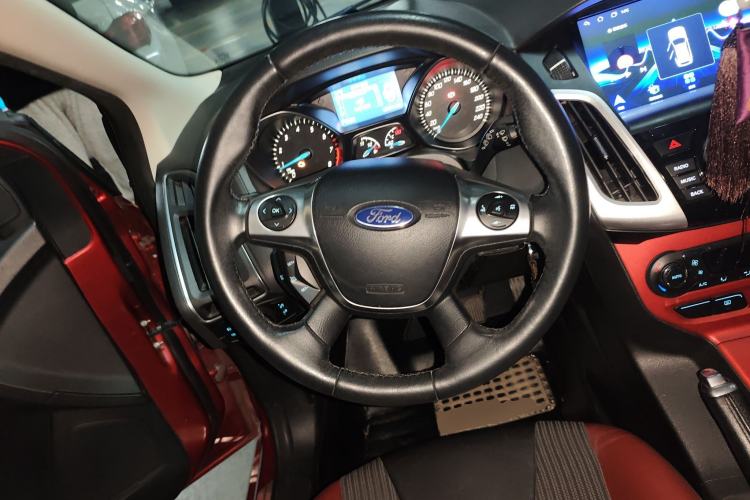 Used Ford Focus 2012 Hatchback 2.0L Automatic Luxury Sport Model
