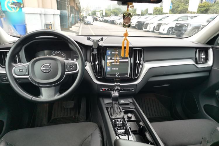 Used Volvo XC60 2019 T4 Zhiyi Edition China V Standard
