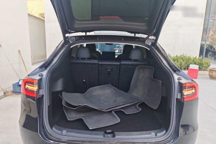 Used Tesla Model Y 2021 Long-Range All-Wheel-Drive Version 3D7 Trunk