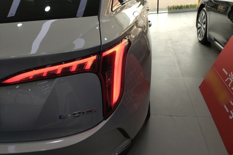 Used Hongqi E-QM5 2022 431 km Charge & Enjoy Edition
