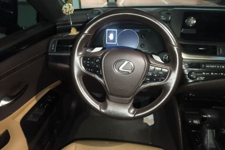 Used Lexus ES 2020 300h Premier Edition