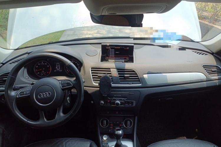 Used Audi Q3 2018 30th Anniversary Edition 30 TFSI Fashion Model Center Console