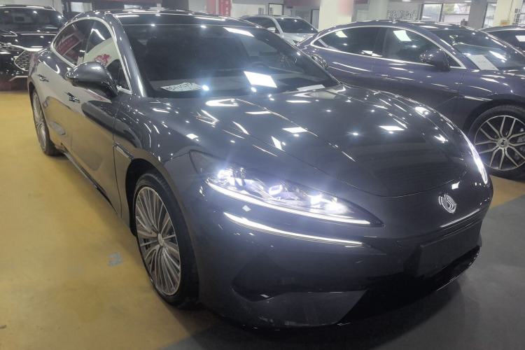 Used Denza Z9 2024 1100 km All-Wheel-Drive Ultra Version
