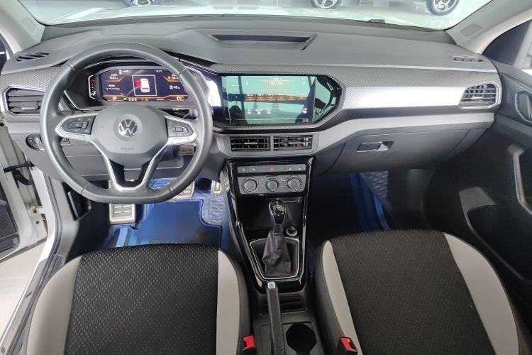 Used Volkswagen Tacqua 2020 1.5L Automatic R-Line Interior 4