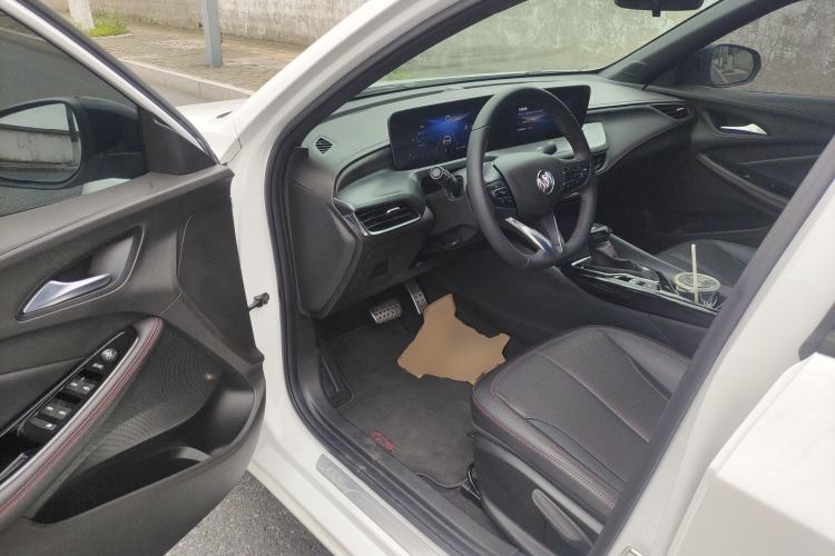 Used Buick Verano 2023 Pro GS Hunter Wind Edition Driver Seat