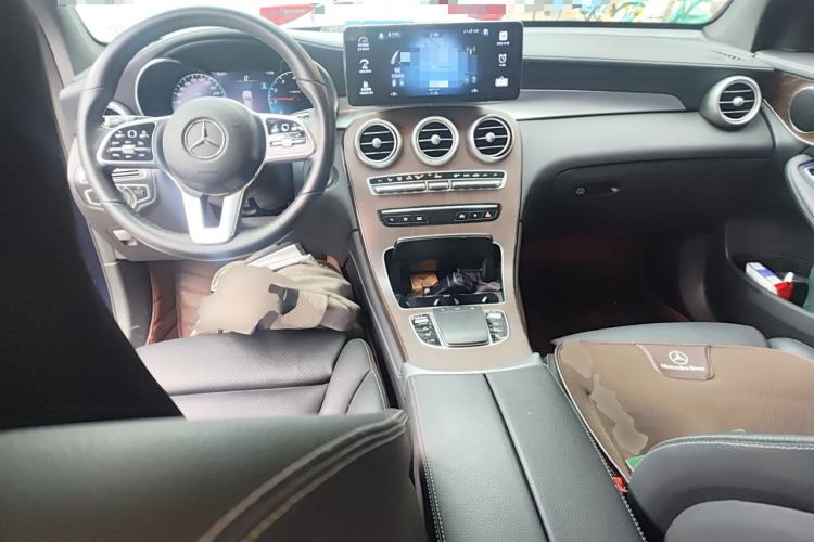 Used Mercedes-Benz GLC 2020 Facelift GLC 260 L 4MATIC Luxury Edition Center Console
