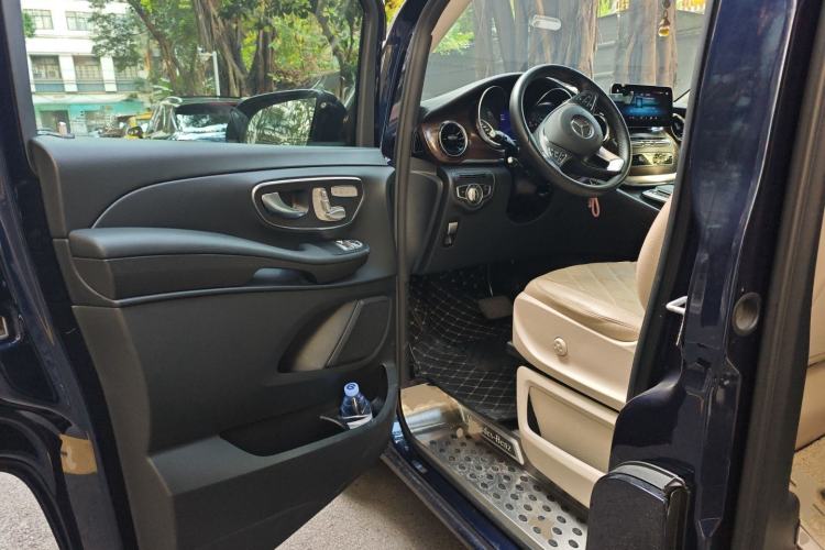 Used Mercedes-Benz V-Class 2021 V 260 Avantgarde Edition