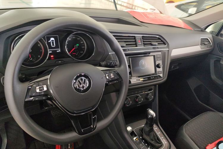 Used Volkswagen Tiguan L 2019 330TSI Automatic Two-Wheel Drive Luxury Edition China V Standard Center Console