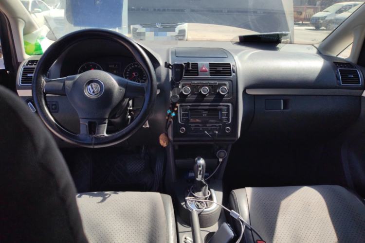 Used Volkswagen Touran 2015 1.4T DSG Comfort Edition 5 Seats Center Console