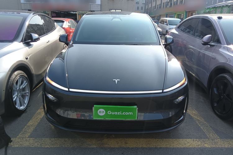 Used Tesla Model Y 2025 Long-Range All-Wheel-Drive Version
