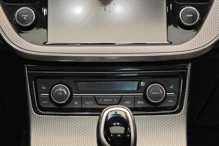 Used Geely Auto Emgrand GS 2017 Sport Edition 1.3T Automatic Smart Connectivity Model Audio And AC Panel