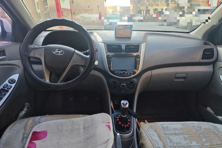 Used Hyundai Verna (older generation) 2014 1.4L Manual Smart GLS Trim Interior 2