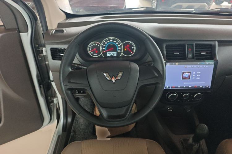 Used Wuling Rongguang V 2016 1.2L Standard Version
