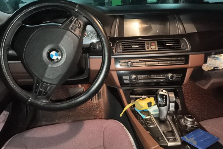 Used BMW 5 Series 2014 520Li Elegant Model
