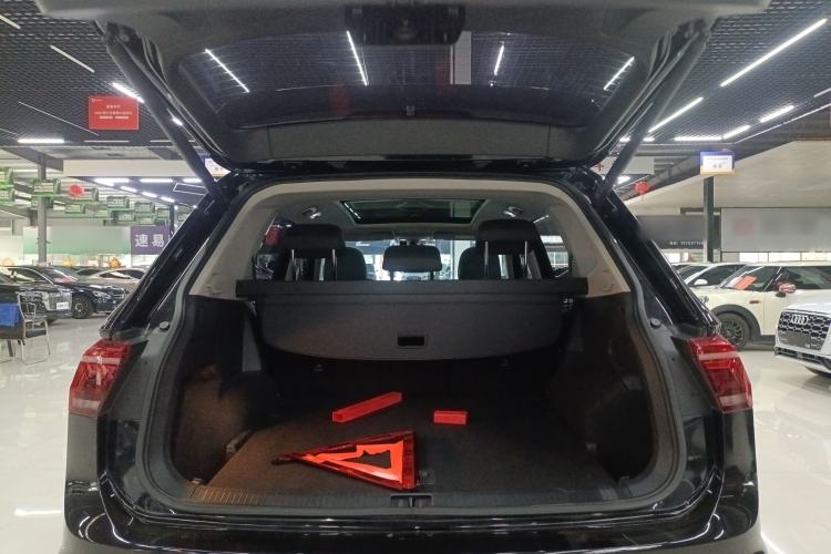 Used Volkswagen Tiguan L 2022 330TSI Automatic Two-Wheel Drive R-Line Enhanced Edition Trunk