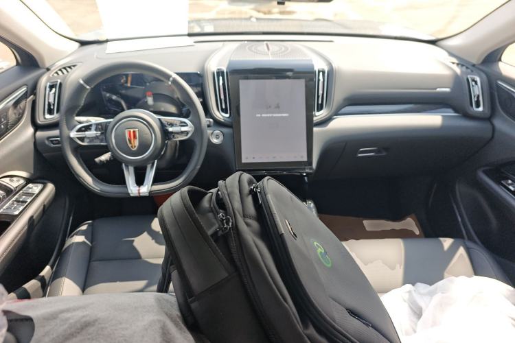 Used Hongqi HS3 2025 Model 1.5T Zhiwei Edition Center Console