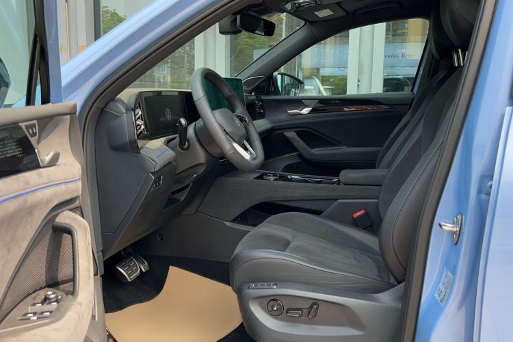 Used Volkswagen Tiguan L 2024 PRO 380TSI Four-Wheel Drive R-Line Prestige Edition Interior 1