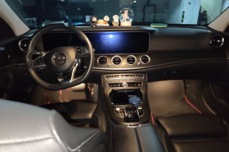 Used Mercedes-Benz E-Class 2018 E 200 L Sport Edition Center Console